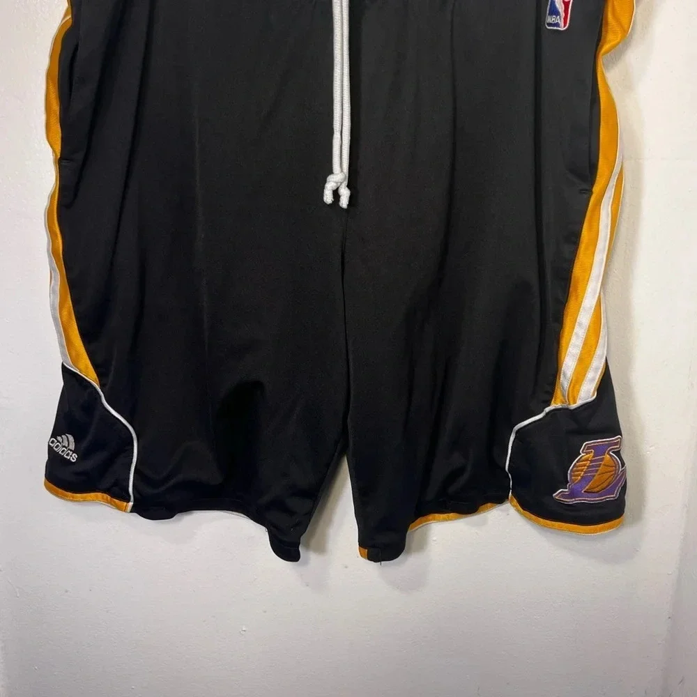 Los‎ Angeles Lakers Adidas Trefoil Stripe Black Gold Shorts M, Oversized